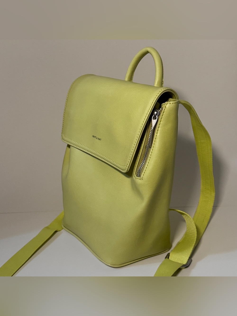 Matt & Nat Fabi Mini Backpack Martini Green Vegan - Picture 3 of 7
